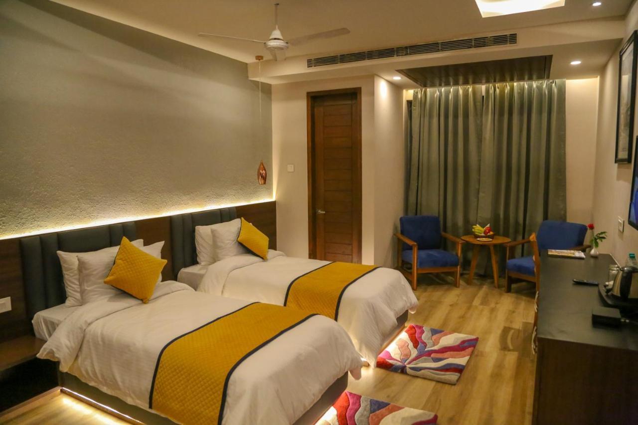 Four Leaf Hotel - Sapphire Blue, Bénarès Extérieur photo
