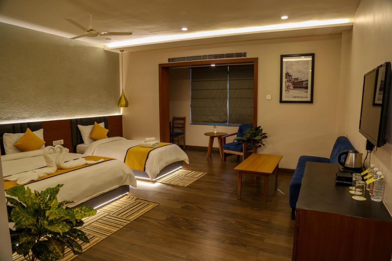 Four Leaf Hotel - Sapphire Blue, Bénarès Extérieur photo