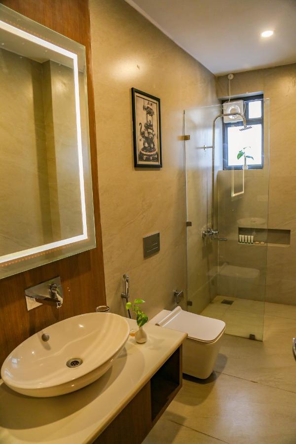 Four Leaf Hotel - Sapphire Blue, Bénarès Extérieur photo