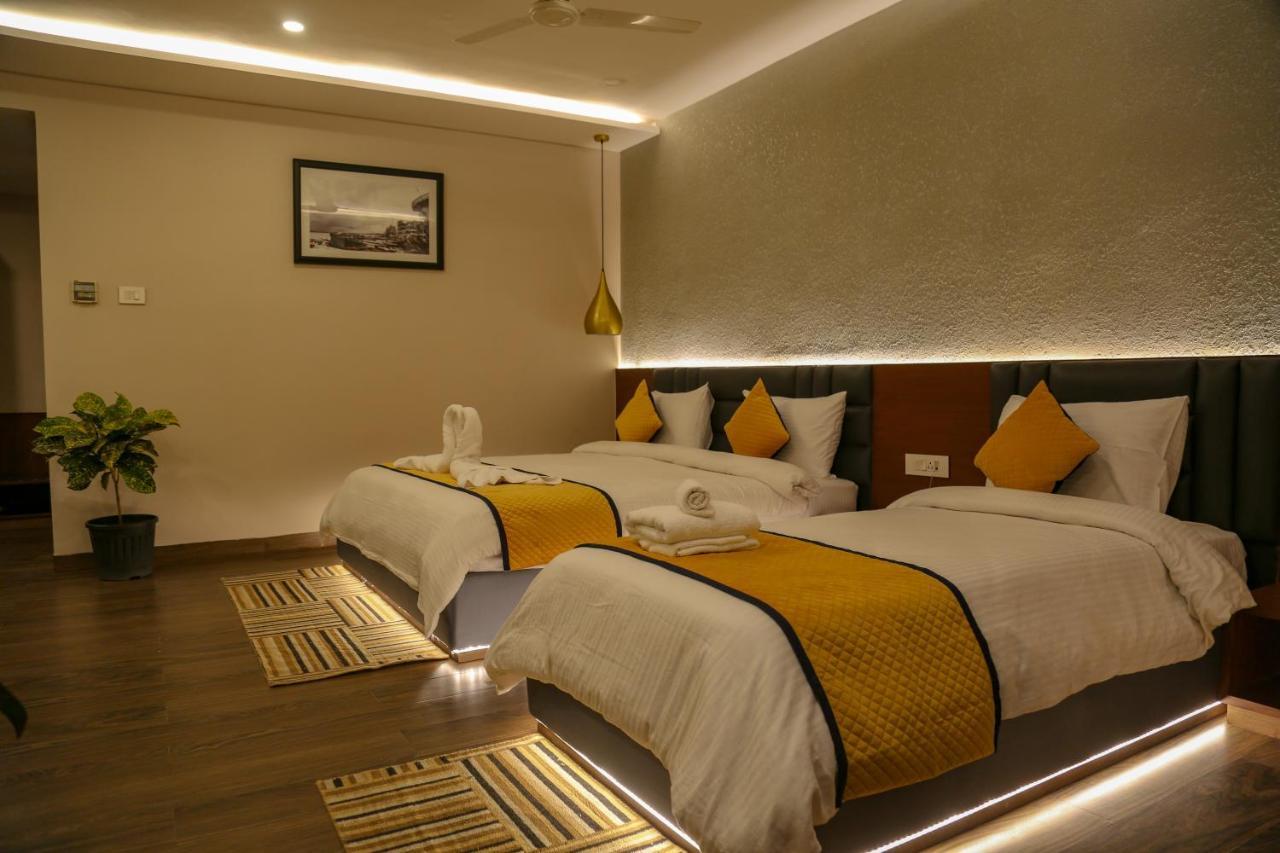 Four Leaf Hotel - Sapphire Blue, Bénarès Extérieur photo