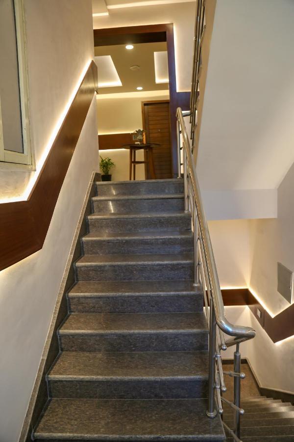 Four Leaf Hotel - Sapphire Blue, Bénarès Extérieur photo