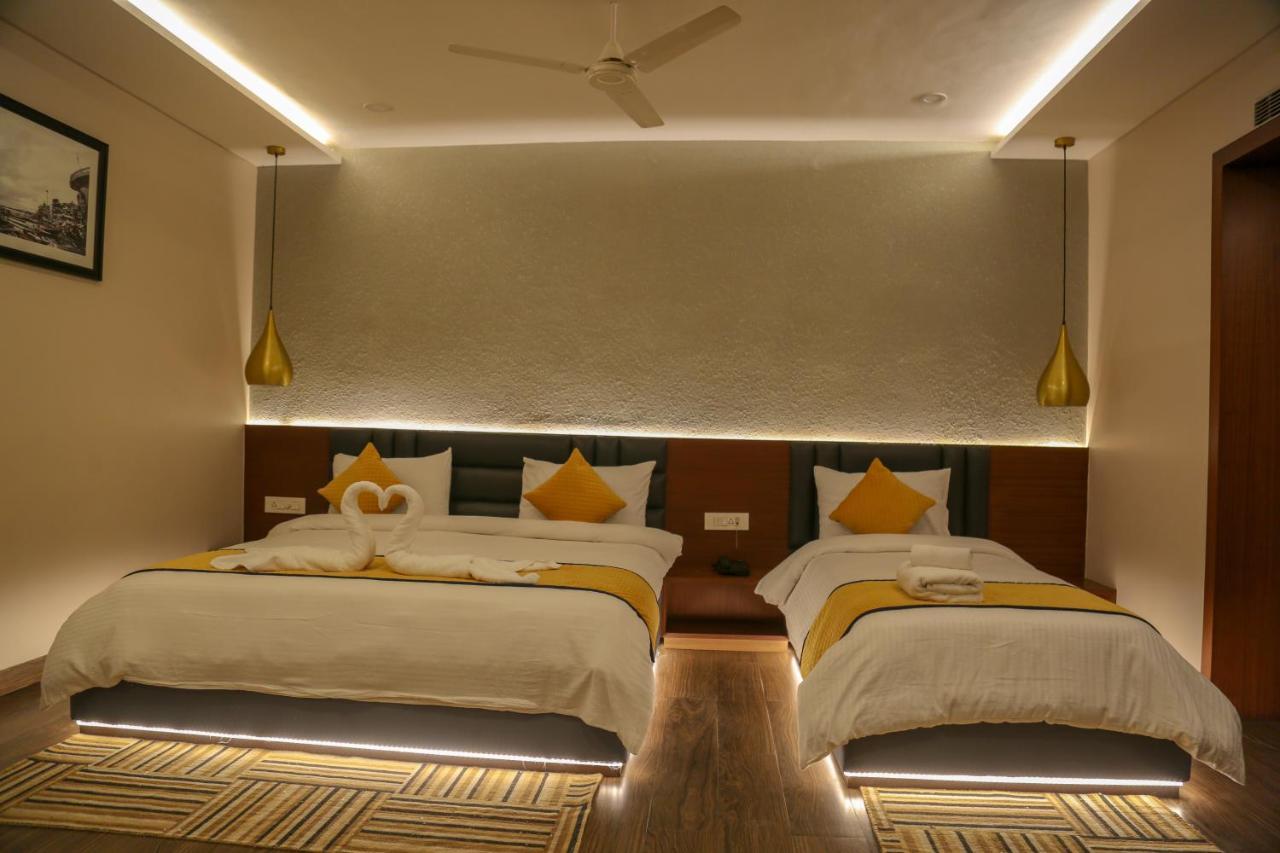 Four Leaf Hotel - Sapphire Blue, Bénarès Extérieur photo